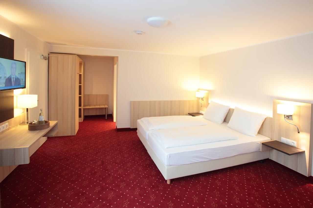 Hotel Zur Schloss-Schenke Нойвид Экстерьер фото