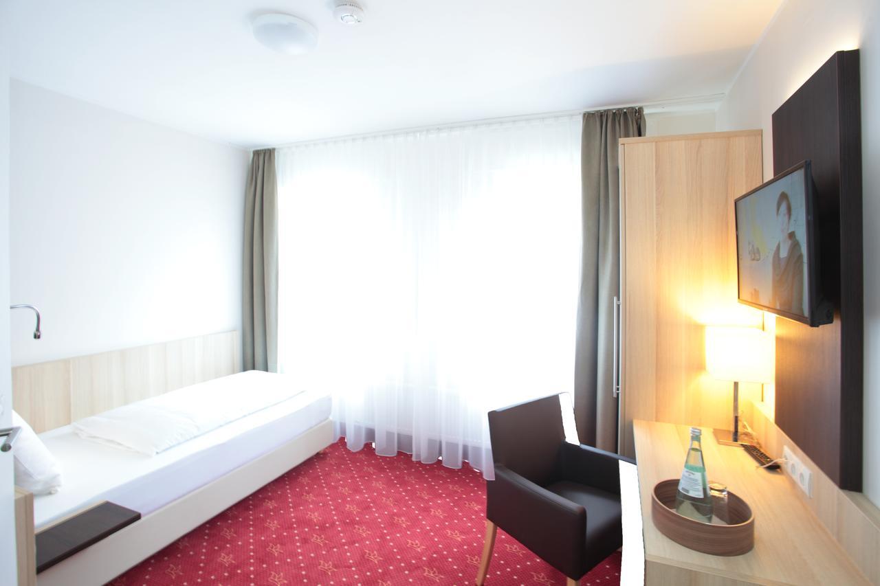 Hotel Zur Schloss-Schenke Нойвид Экстерьер фото
