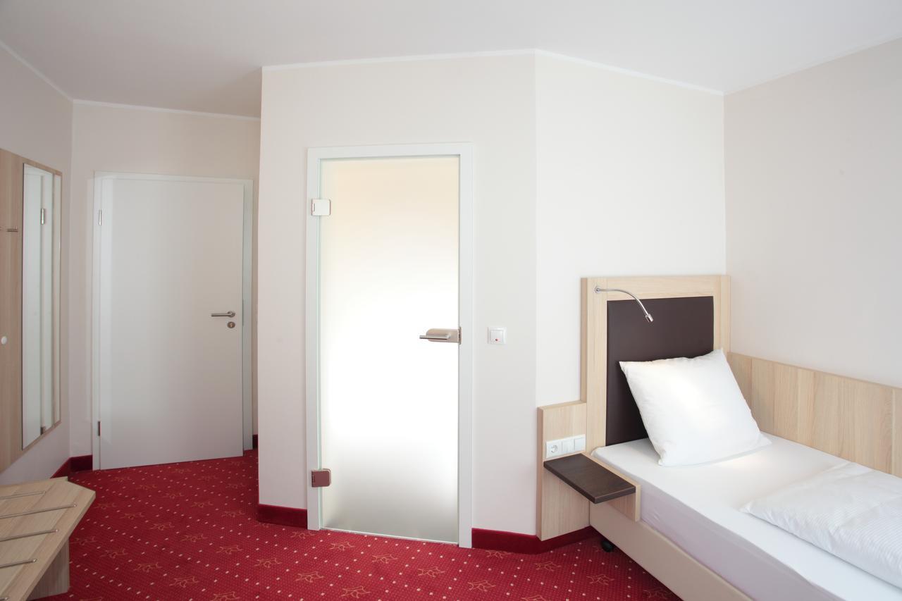 Hotel Zur Schloss-Schenke Нойвид Экстерьер фото