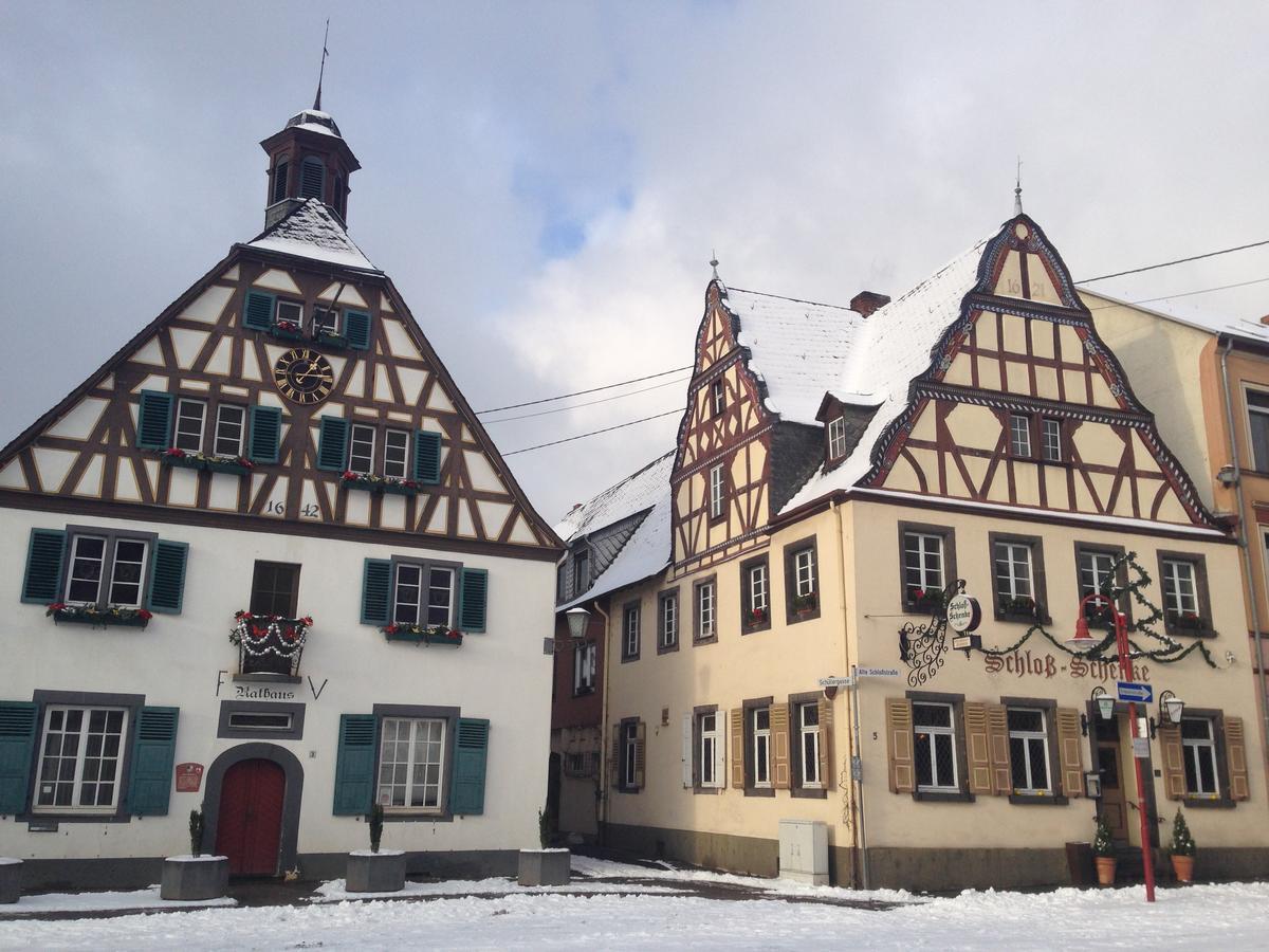 Hotel Zur Schloss-Schenke Нойвид Экстерьер фото