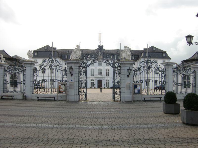 Hotel Zur Schloss-Schenke Нойвид Экстерьер фото